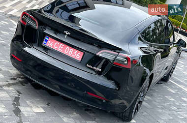 Седан Tesla Model 3 2021 в 