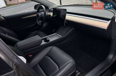 Седан Tesla Model 3 2021 в 