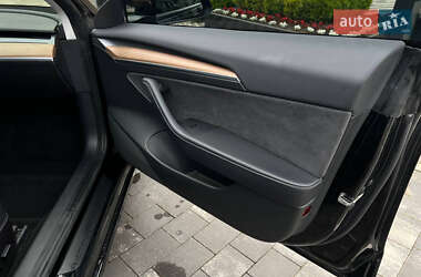 Седан Tesla Model 3 2021 в 