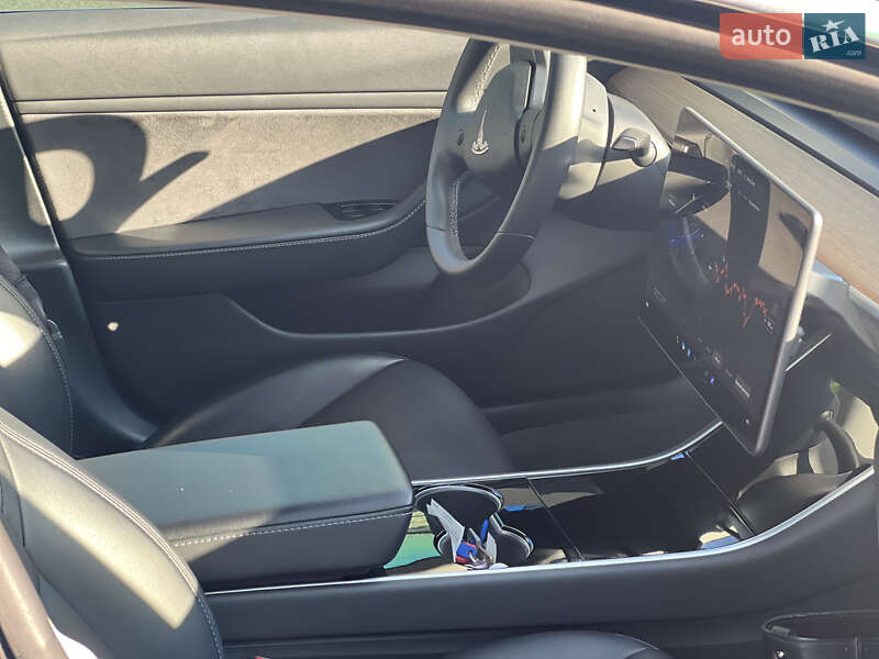 Седан Tesla Model 3 2019 в Киеве
