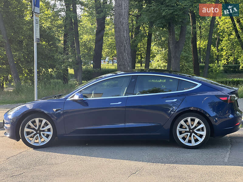 Седан Tesla Model 3 2019 в Киеве