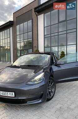 Седан Tesla Model 3 2022 в 