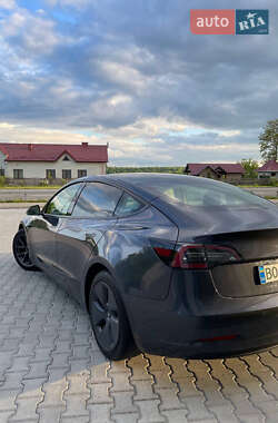 Седан Tesla Model 3 2022 в 