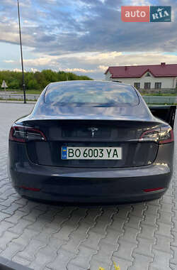 Седан Tesla Model 3 2022 в 