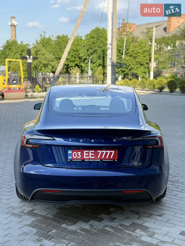 Седан Tesla Model 3 2024 в Луцке