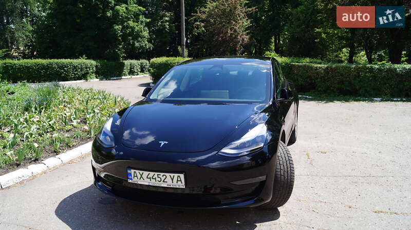 Седан Tesla Model 3 2022 в 