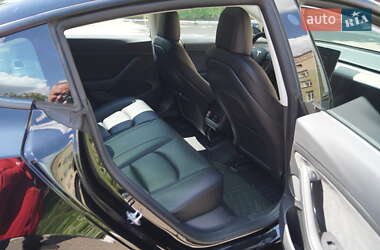 Седан Tesla Model 3 2022 в 