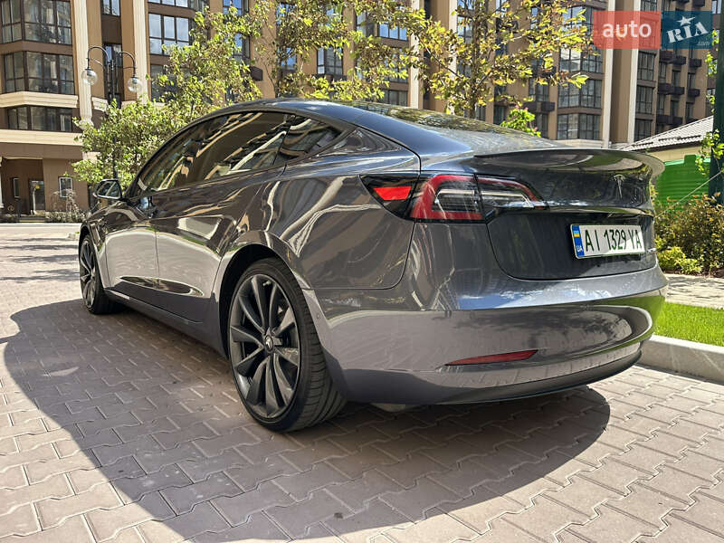 Седан Tesla Model 3 2018 в Києві