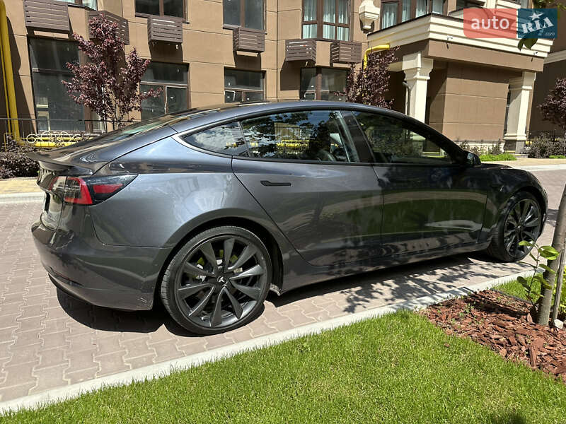 Седан Tesla Model 3 2018 в Києві