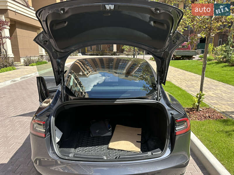 Седан Tesla Model 3 2018 в Києві