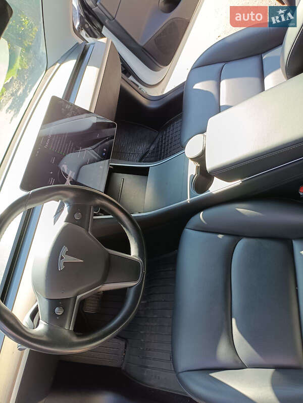 Седан Tesla Model 3 2018 в 