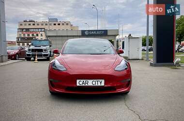Седан Tesla Model 3 2022 в 
