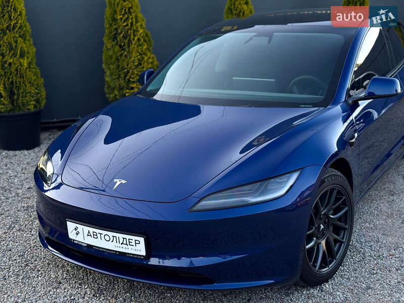 Седан Tesla Model 3 2024 в 