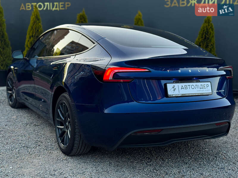 Седан Tesla Model 3 2024 в Одесі