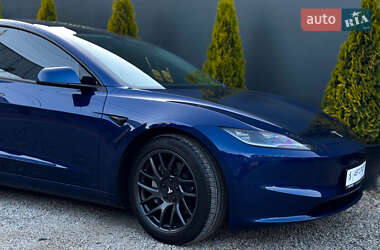 Седан Tesla Model 3 2024 в 