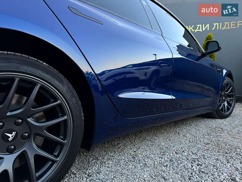 Седан Tesla Model 3 2024 в Одесі