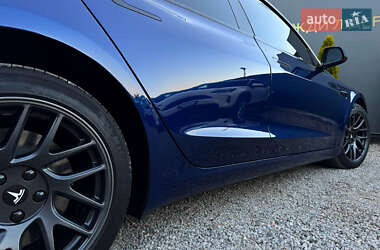 Седан Tesla Model 3 2024 в 