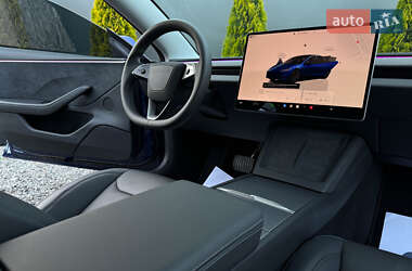 Седан Tesla Model 3 2024 в 