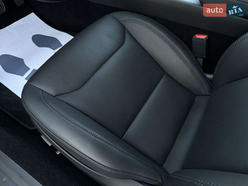 Седан Tesla Model 3 2024 в Одесі