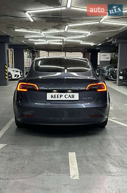Седан Tesla Model 3 2022 в 