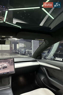 Седан Tesla Model 3 2022 в 