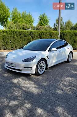 Седан Tesla Model 3 2021 в 
