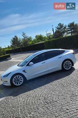 Седан Tesla Model 3 2021 в 