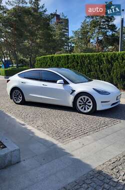 Седан Tesla Model 3 2021 в 