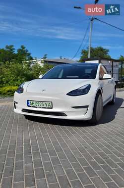 Седан Tesla Model 3 2021 в 