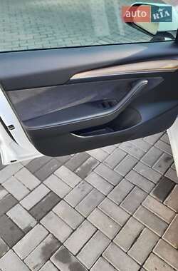 Седан Tesla Model 3 2021 в 