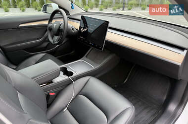 Седан Tesla Model 3 2021 в 