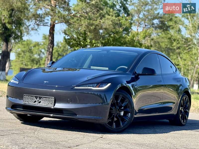 Седан Tesla Model 3 2024 в Дніпрі
