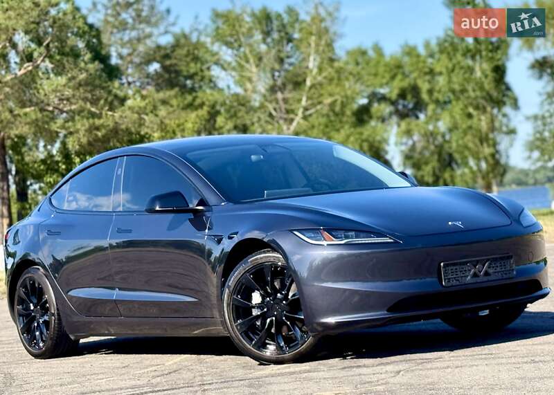 Седан Tesla Model 3 2024 в Дніпрі