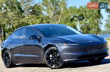 Седан Tesla Model 3 2024 в 