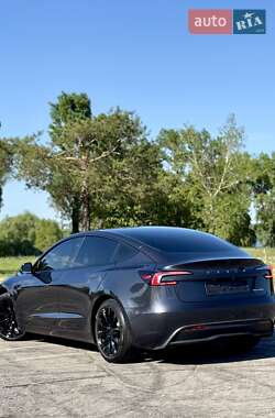 Седан Tesla Model 3 2024 в 