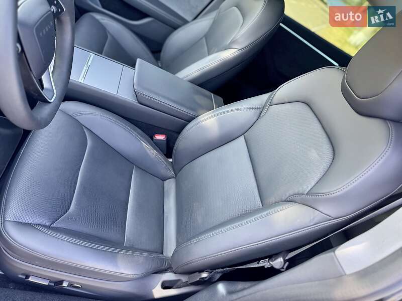 Седан Tesla Model 3 2024 в Дніпрі