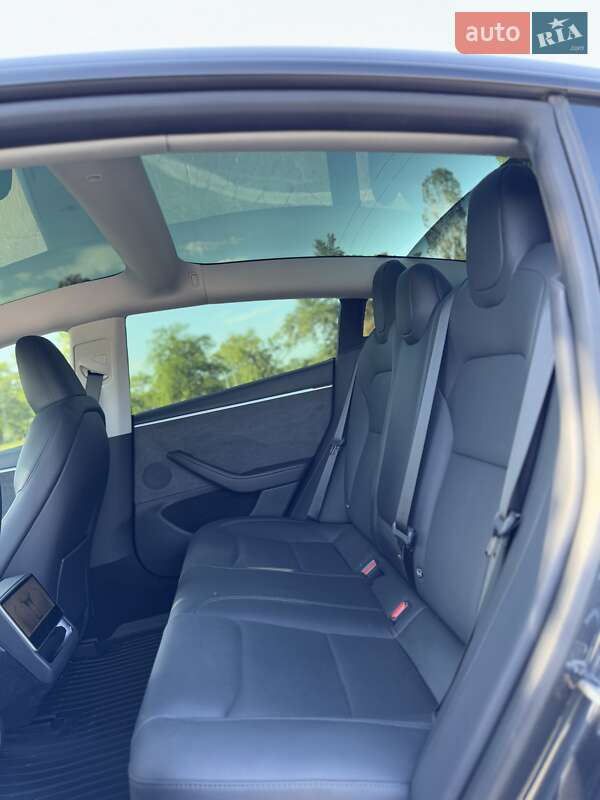 Седан Tesla Model 3 2024 в Дніпрі