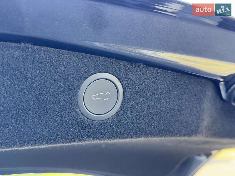Седан Tesla Model 3 2024 в Дніпрі