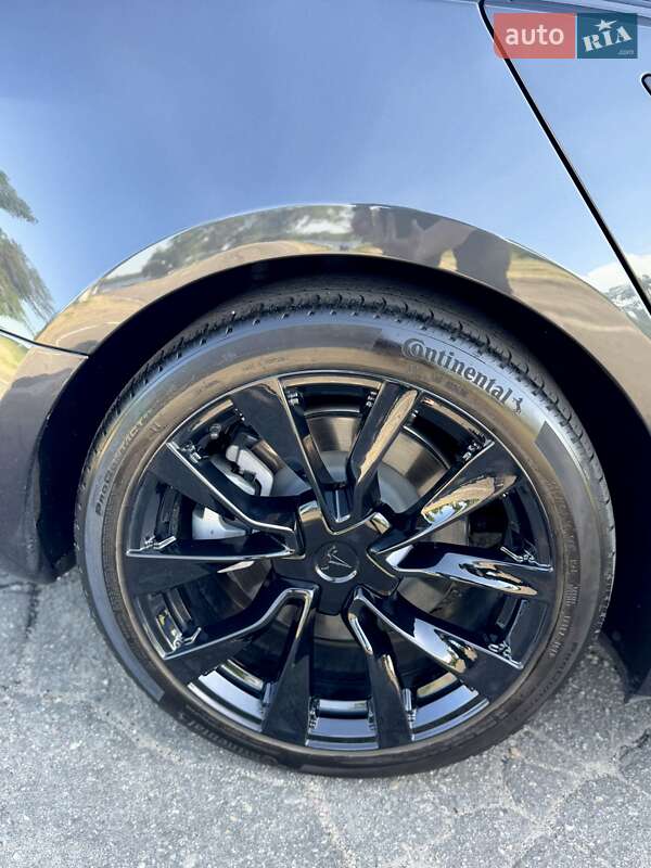 Седан Tesla Model 3 2024 в Дніпрі