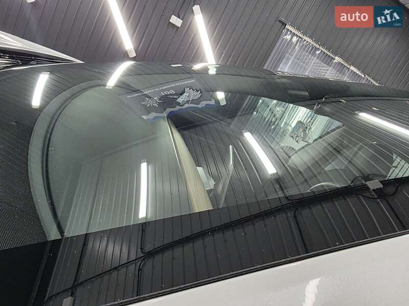 Седан Tesla Model 3 2019 в Киеве фото 19 Седан Tesla Model 3 2019 в Киеве