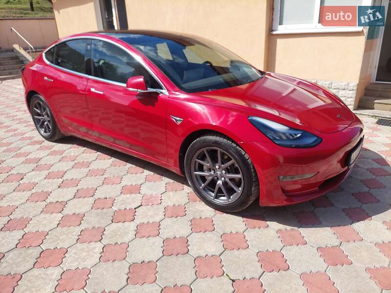 Седан Tesla Model 3 2019 в 