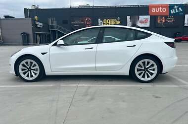 Седан Tesla Model 3 2022 в 
