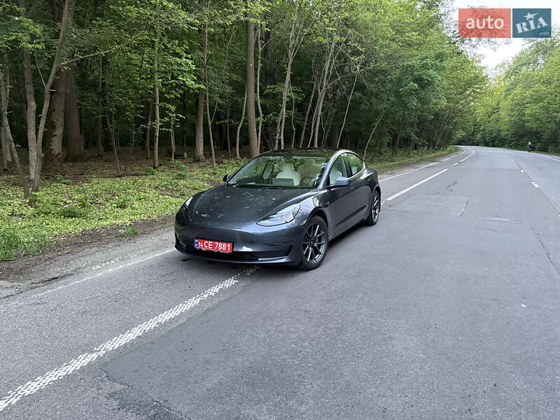 Седан Tesla Model 3 2023 в Полтаві