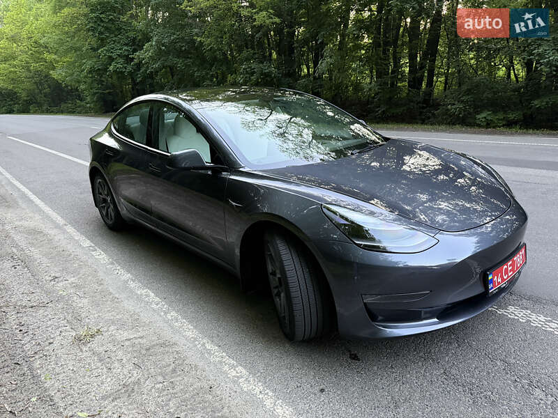 Седан Tesla Model 3 2023 в Полтаві