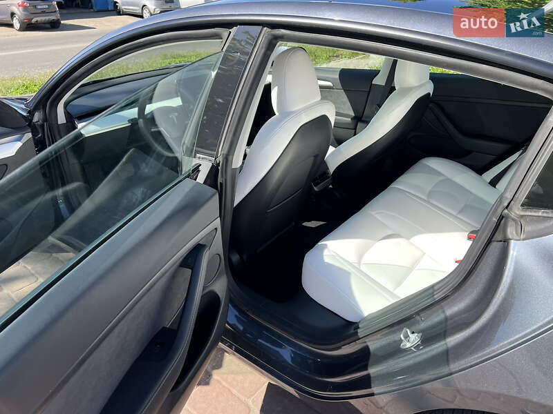 Седан Tesla Model 3 2023 в Полтаві