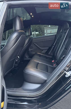 Седан Tesla Model 3 2021 в 
