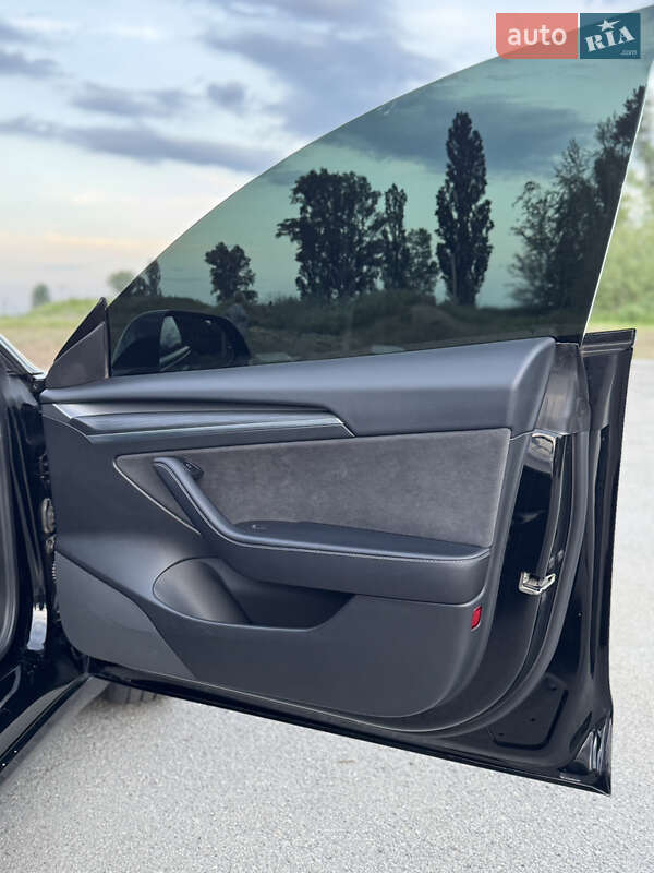 Седан Tesla Model 3 2021 в Днепре