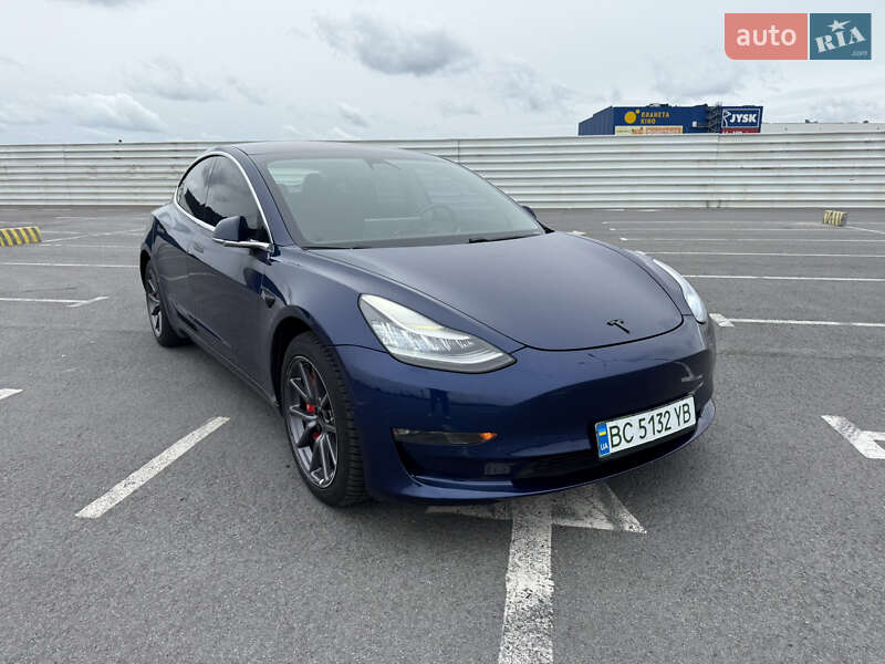 Седан Tesla Model 3 2018 в Львове