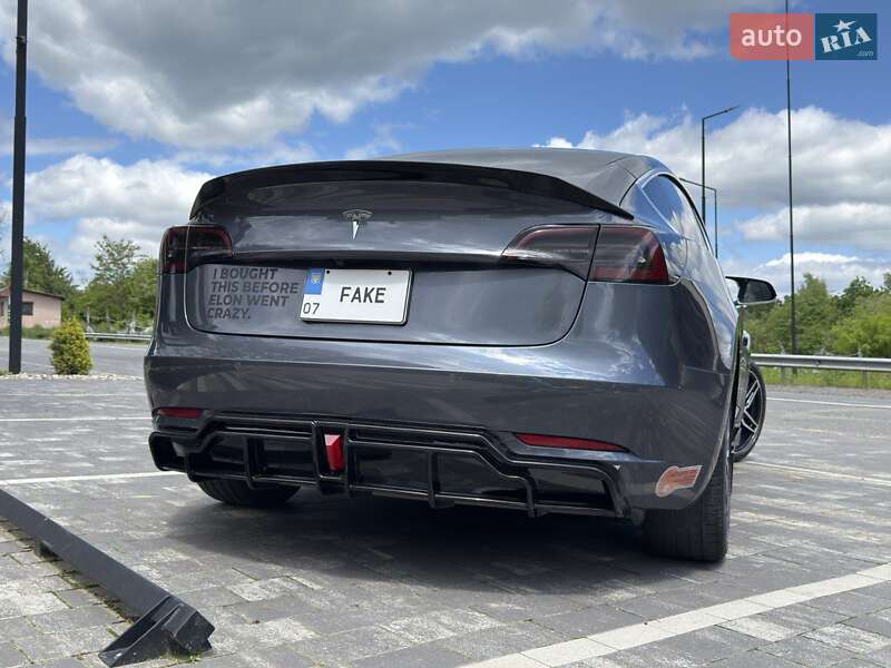 Седан Tesla Model 3 2020 в Ужгороді