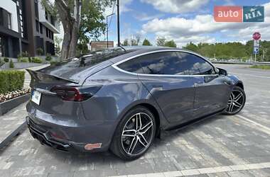 Седан Tesla Model 3 2020 в 